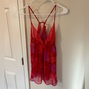 Small Victorias Secret Top/ slip